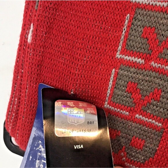 NWT Tampa Bay Buccaneers NFL Team Unisex Red Pewter Logo Knit Scarf Collectible - Picture 7 of 10